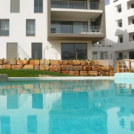 Oasis By Templesuites - Da Rocha *